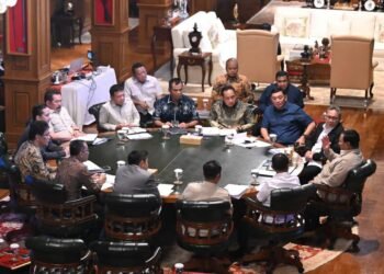 Presiden Prabowo Subianto menggelar pertemuan dengan sejumlah anggota Kabinet Merah Putih di kediamannya di Hambalang, Bogor, Jawa Barat, Minggu (25/01/2026). / Setneg