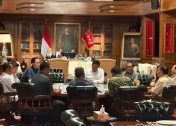 Presiden Prabowo Subianto menggelar pertemuan dengan sejumlah menteri Kabinet Merah Putih di kediamannya di Hambalang, Bogor, Jawa Barat, Selasa (27/01/2026).