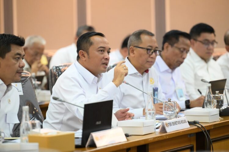 Mensesneg Prasetyo Hadi dalam rapat kerja dengan Komisi XIII DPR di Gedung Nusantara II / DPR