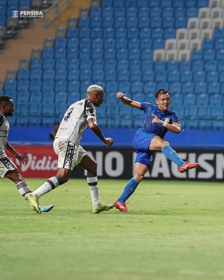 Laga Persiba Balikpapan vs Persipura Jayapura yang berakhir dengan skor 0-2 / FB Persiba