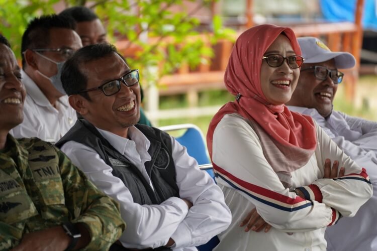 Sekda Provinsi Kaltim Sri Wahyuningsih dan Kepala Dinas Pangan, Tanaman Pangan, dan Hortikultura (DPTPH) Fahmi Himawan / Pemprov