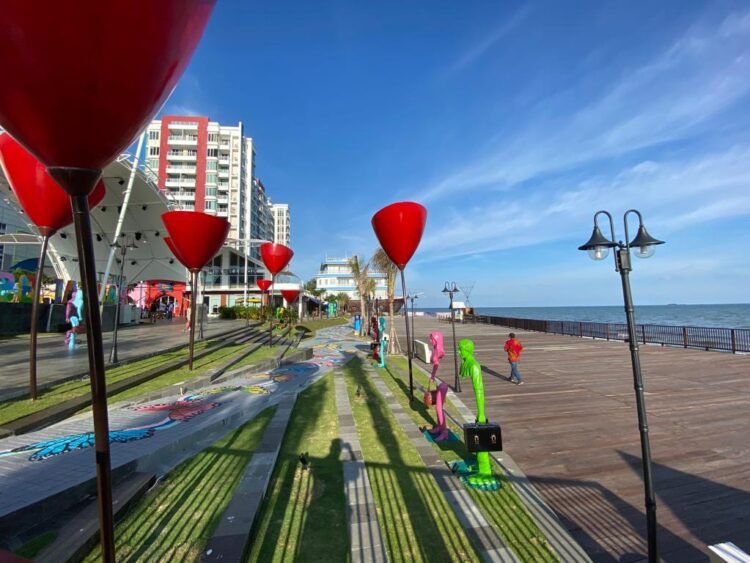 Pantai Balikpapan Super Blok (BSB) menjadi salah satu tempat nongkrong favorite