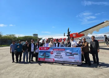 Penerbangan komersial perdana Wings Air rute Berau–Maratua, yang juga terhubung dari Balikpapan melalui transit Berau / Pemprov