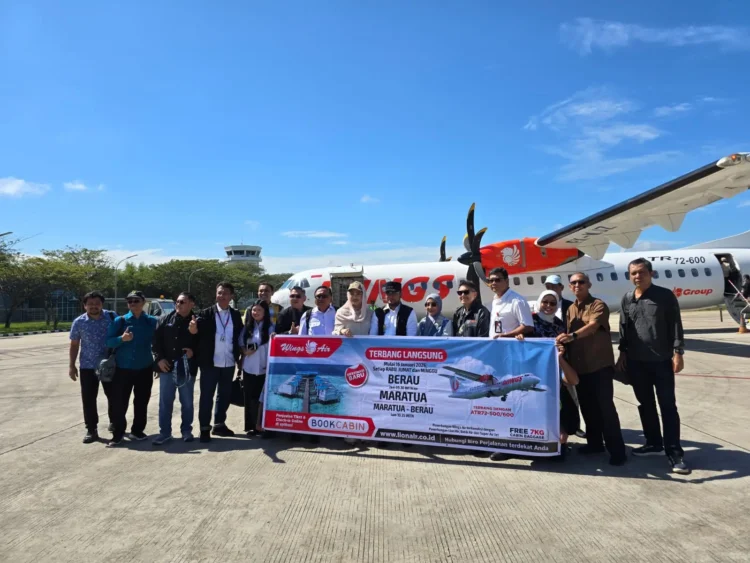 Penerbangan komersial perdana Wings Air rute Berau–Maratua, yang juga terhubung dari Balikpapan melalui transit Berau / Pemprov