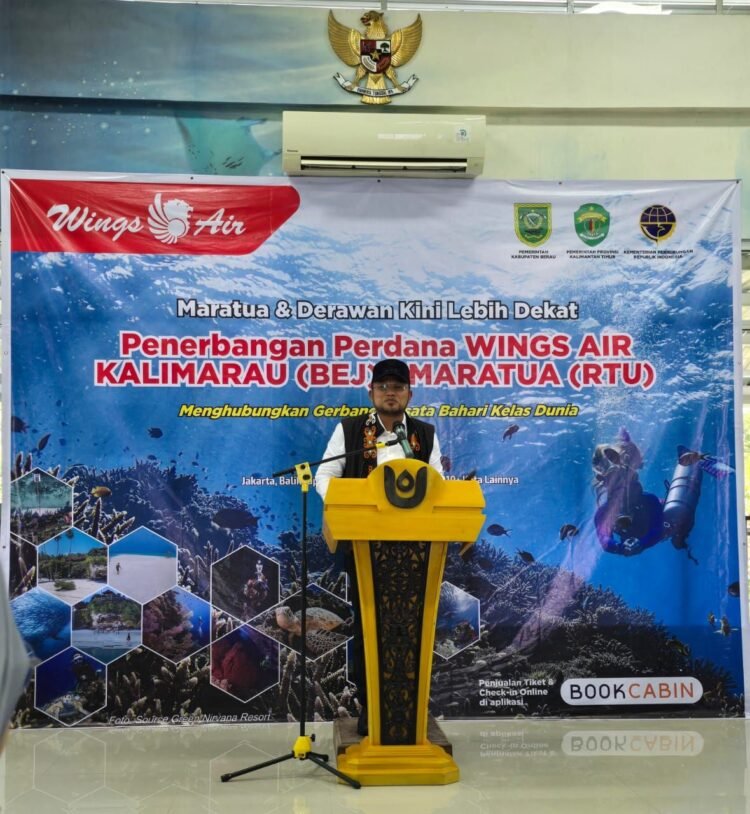 Gubernur Kalimantan Timur, Rudy Mas’ud (Harum) bersama anggota Komisi VI DPR RI Sarifah Suraidah, jajaran Pemprov Kaltim, Bupati Berau Sri Juniarsih, serta manajemen Lion Air Group, mengawali penerbangan komersial perdana rute Berau–Maratua, Jumat (16/1/2026) / Pemprov