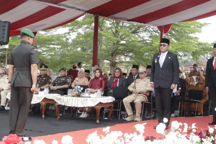 Wakil Gubernur Kaltim Seno Aji saat memimpin upacara peringatan peristiwa bersejarah tersebut di Sanga-Sanga, Selasa (27/1). / Pemprov