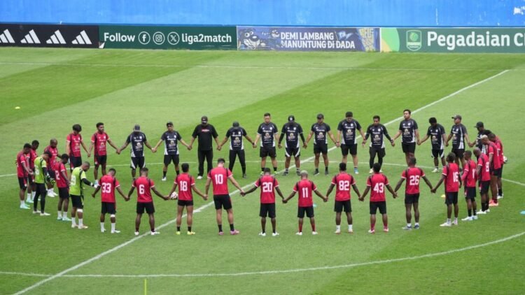 Skuat Persipura Jayapura saat melakukan uji coba lapangan / ileague