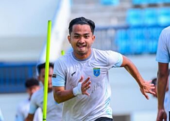 Pemain Persela Lamongan menjalani latihan / Ileague