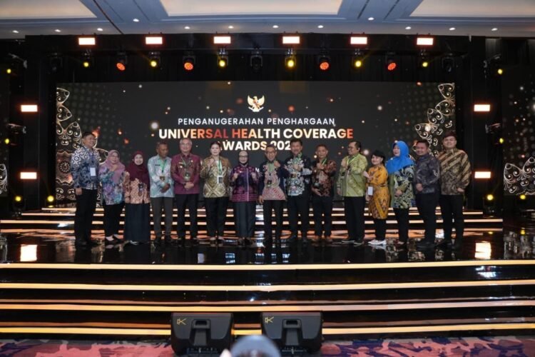 Sebanyak 10 kabupaten/kota di Kalimantan Timur menerima Universal Health Coverage (UHC) Awards dalam acara Deklarasi dan Pencanangan UHC yang digelar di Ballroom JIEXPO Kemayoran Jakarta, Selasa (27/1/2026).