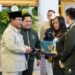 Presiden Prabowo Subianto memberikan penghargaan atas perjuangan para peraih medali SEA Games 2025 Thailand pada Kamis (8/1) di Istana Merdeka, Jakarta.(foto:Gilang/kemenpora.go.id)