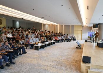 Kegiatan pembekalan pengelolaan APBN Tahun Anggaran 2026 menghadirkan narasumber dari Direktur Anggaran Bidang Perekonomian dan Kemaritiman Direktorat Jenderal Anggaran Kementerian Keuangan (Kemenkeu), Tri Budhianto, yang menyampaikan pentingnya tata kelola APBN yang efektif dan akuntabel di Auditorium Kantor Balai Kota Otorita IKN, Kawasan Inti Pusat Pemerintahan (KIPP) Nusantara, Jumat (9/1/2026).