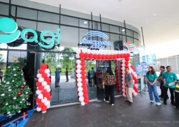 Deputi Bidang Pendanaan dan Investasi Otorita IKN, Sudiro Roi Santoso dan Direktur Electronic City, Michael Iskandar dalam peresmian Bank Artha Graha Internasional, Electronic City dan Grooceries City di Kantor Bersama, Kawasan Inti Pusat Pemerintahan, Ibu Kota Nusantara pada Senin (22/12/2025).