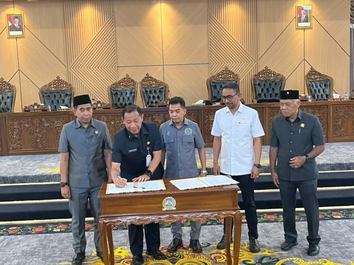 Teks foto: Ketua DPRD Kota Balikpapan, Alwi Al Qadri memimpin rapat paripurna DPRD Balikpapan, Rabu, 9 September 2026.(Teks foto: Niken/Kaltiminsert.com).